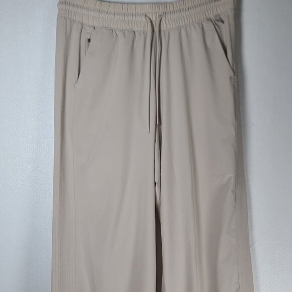 Athleta Women's Pyrite Tan Avenue Wide Leg Pull-On Casual Crop Pant Size 12 - Picture 2 of 13